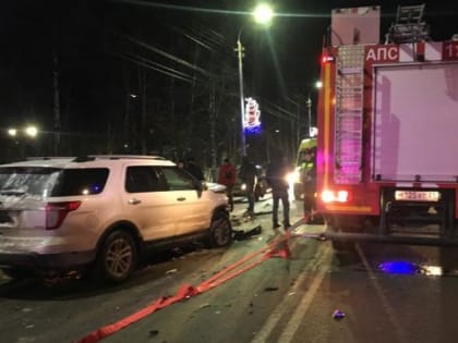 Ночью в Архангельске столкнулись три автомобиля
