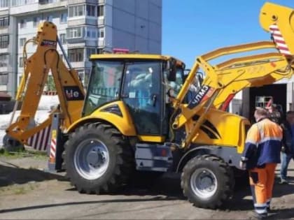 Архангельск закупил два новых экскаватора-погрузчика