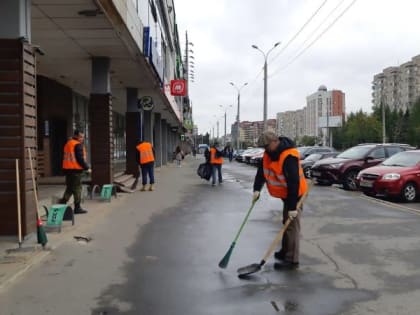 Во всех округах города приступили к работе дворники