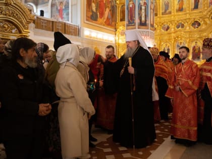 В праздник Светлого Христова Воскресения митрополит Корнилий совершил Пасхальную великую вечерню в Архангельске