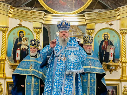 Митрополит Корнилий совершил вечернее богослужение с акафистом Божией Матери в Архангельске