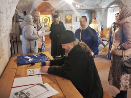 Не клятва, а просьба о помощи: в Сийском монастыре зависимые паломники дали обет трезвости