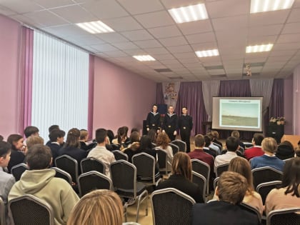 Курсанты рассказали школьникам об учёбе в АМИ