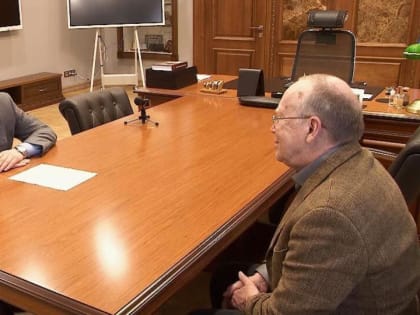 Перспективы развития образования обсудили губернатор Александр Цыбульский и профессор МГИМО Юрий Вяземский