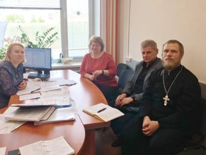 В областном минобре при участии священника готовят межрегиональный этап творческого состязания учителей