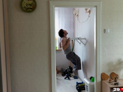 «У Андрея теперь собственная тачка»: парень с инвалидностью из Новодвинска получил коляску-вездеход