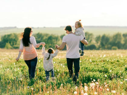 Семьи с двумя детьми предложили считать многодетными