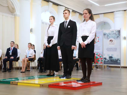 Пять школьников стали победителями телевизионной гуманитарной олимпиады Наследники Ломоносова