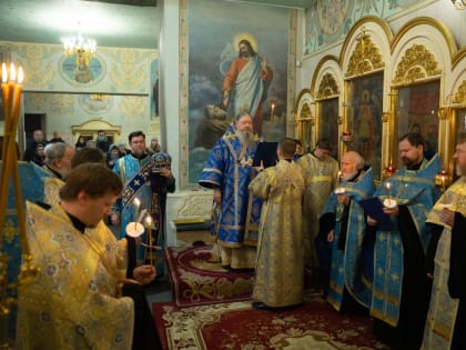 Митрополит Корнилий совершил вечернее богослужение с акафистом Божией Матери в Архангельске