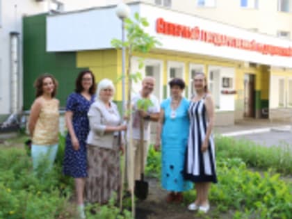 Северный государственный медицинский университет получил в дар саженец дуба