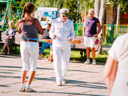«Зарядись долголетием» в парке культуры и отдыха