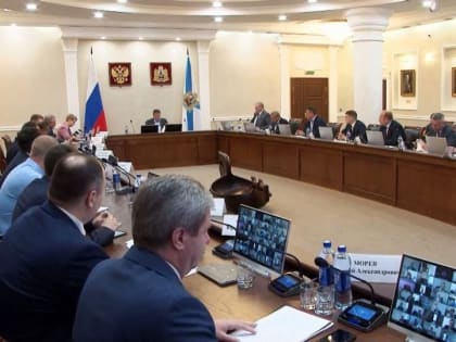 Жители Архангельска обратились к губернатору по поводу парковки автомобилей на газонах