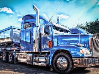 Безработных в Шенкурске пересадят на трактора и самосвалы