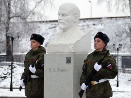 В Архангельске после реставрации открыли бюст Ленину