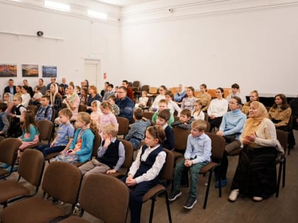 Митрополит Корнилий вручил подарки воспитанникам Епархиальной воскресной школы