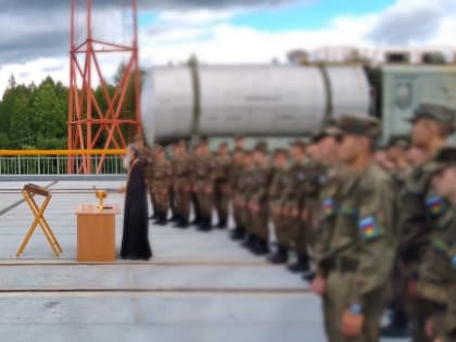 Полковой священник космодрома Плесецк освятил ракету с военным спутником