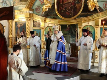 Митрополит Корнилий совершил заупокойное богослужение в канун Троицкой родительской субботы