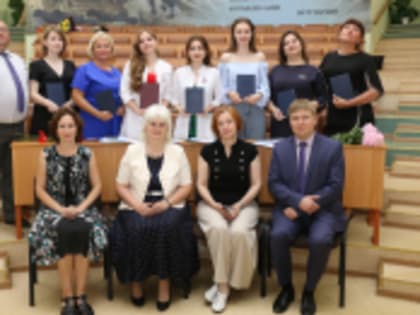 Сегодня дипломы вручили выпускникам факультета сестринского образования по направлению «Сестринское дело», квалификация – академическая медицинская сестра