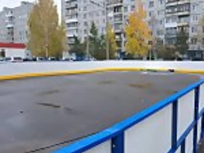 В округе Майская горка устанавливают хоккейный корт