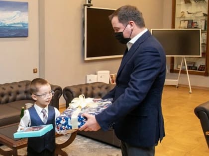 «Ёлка желаний»: глава региона исполнил заветное желание юного архангелогородца