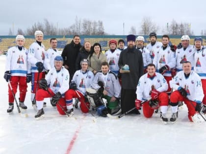 Дьяконы и алтарники рулят! Команда Патриархии уделала губернаторскую ледовую дружину