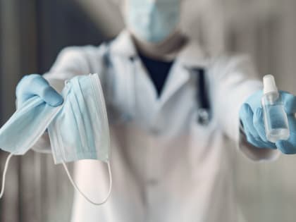 Новые штаммы коронавируса угрожают группам риска в России