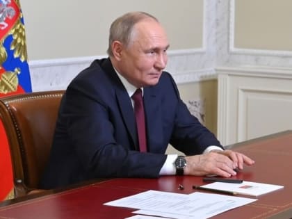 Владимир Путин поручил Правительству РФ обеспечить выплату пособия на ребенка независимо от роста доходов семьи