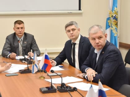 В Архангельском областном Собрании депутатов прошло заседание комитета по ЛПК, природопользованию и экологии