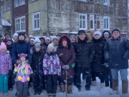 «Здесь невозможно жить». Жители Архангельска пожаловались на старые дома в видеообращении к Путину