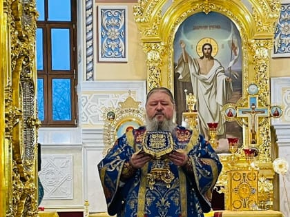 Митрополит Корнилий в праздник Казанской иконы Божией Матери совершил Литургию в Михаило-Архангельском кафедральном соборе