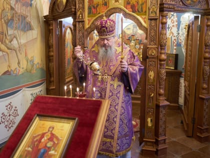 Митрополит Корнилий совершил богослужение в канун праздника Державной иконы Божией Матери