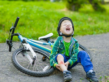 Осторожно, лето: как уберечь детей от травм в каникулы