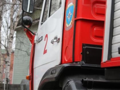 Ночной пожар серьезно повредил гостевой дом в Онеге