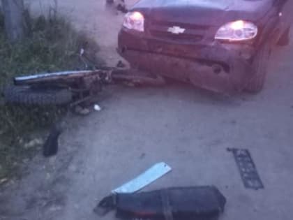 Юный мотоциклист на полном ходу влетел в иномарку в Плесецке