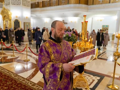 Митрополит Корнилий в праздник Торжества Православия совершил Литургию в Михаило-Архангельском соборе