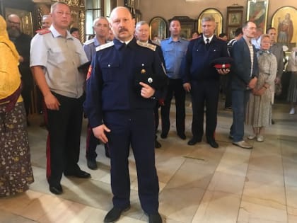 Священник Михаил Кузнецов вручил атаману архангельских казаков Казанский образ Пресвятой Богородицы