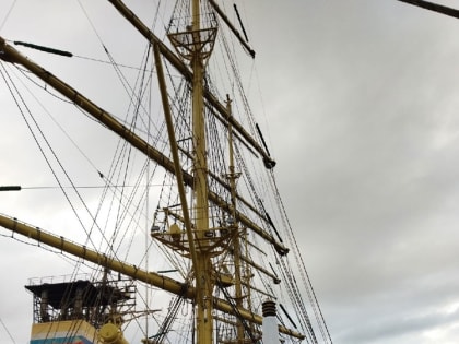 Курсанты АМИ на паруснике « Мир»