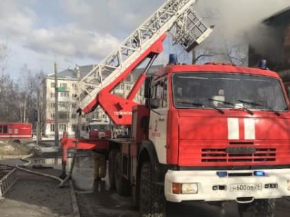 Тушение пожара в центре Архангельска потребовало перекрытия движения