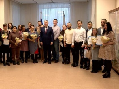 17 многодетных семей Архангельска сегодня получили сертификаты на приобретения жилья