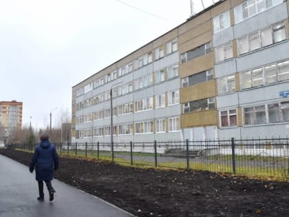 Александр Дятлов оценил ход работ в школе искусств в округе Заозерный и качество ремонта бассейна в школе №28 Северодвинска