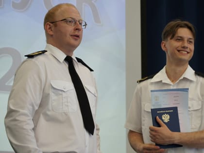 Выпускникам Высшей школы рыболовства и морских технологий САФУ вручили дипломы