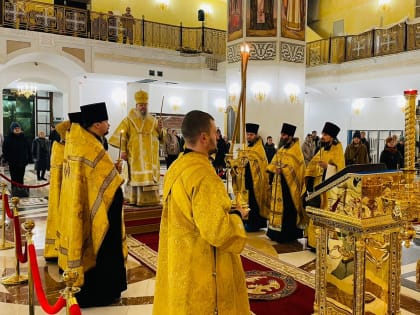 Митрополит Корнилий 12 ноября совершил всенощное бдение в Михаило-Архангельском кафедральном соборе