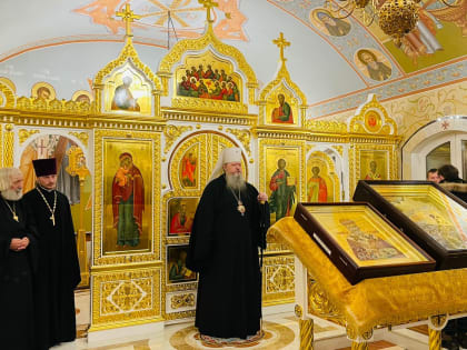 Митрополит Корнилий совершил вечерню с акафистом святителю Николаю в домовом храме группы компаний «Автодороги»