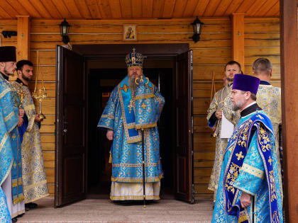 Митрополит Корнилий в праздник Тихвинской иконы Божией Матери совершил Литургию в Бабонегово под Архангельском