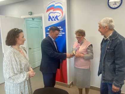 Новодвинские партийцы ведут активную работу по приёму в партию новых горожан