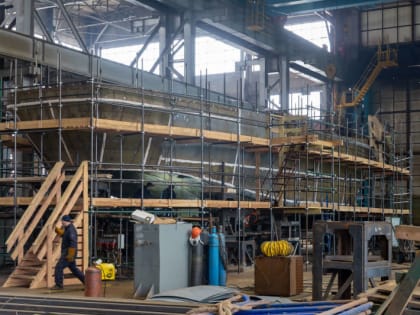 Дмитрий Морев побывал на борту строящегося судна ледового класса