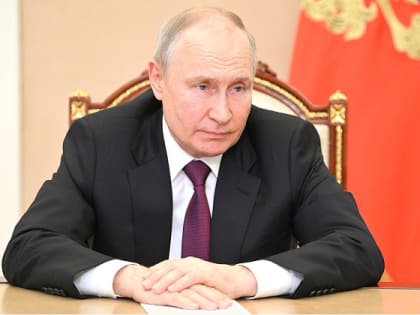 Владимир Путин поручил представить предложения о дополнительных мерах соцподдержки учителей