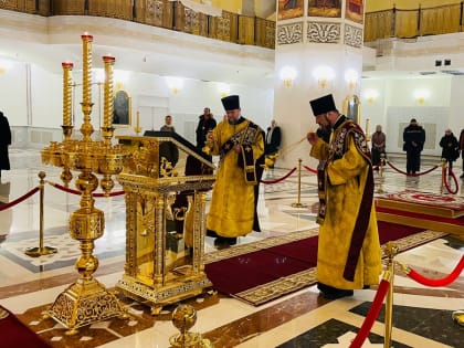 Митрополит Корнилий 10 декабря совершил всенощное бдение в Михаило-Архангельском кафедральном соборе
