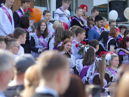 С нового учебного года выпускники школ вновь будут получать федеральные серебряные медали