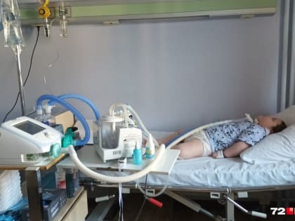«Боюсь уснуть и не услышать, как ребенок умрет»: крик о помощи матери двухлетней дочки, ждущей ремонта аппарата ИВЛ